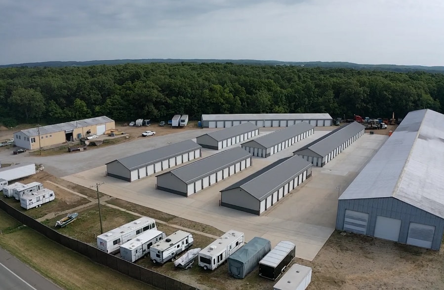 922 N M-37 Hwy, Hastings, MI à vendre - Photo principale – Image 1 sur 11