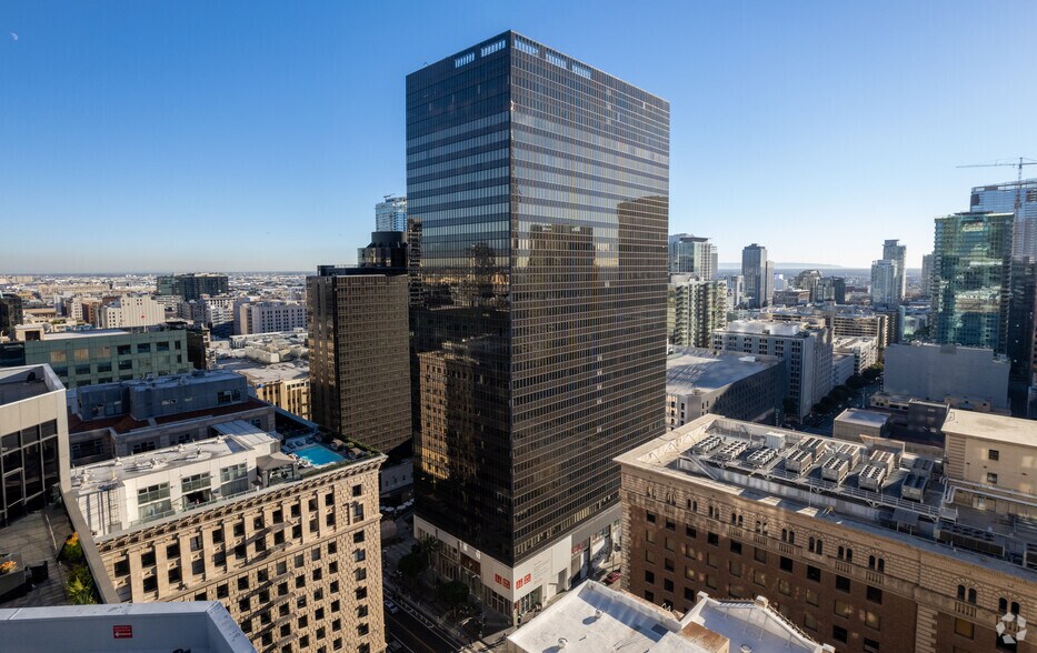 700 S Flower St, Los Angeles, CA à louer - Photo principale – Image 2 sur 16