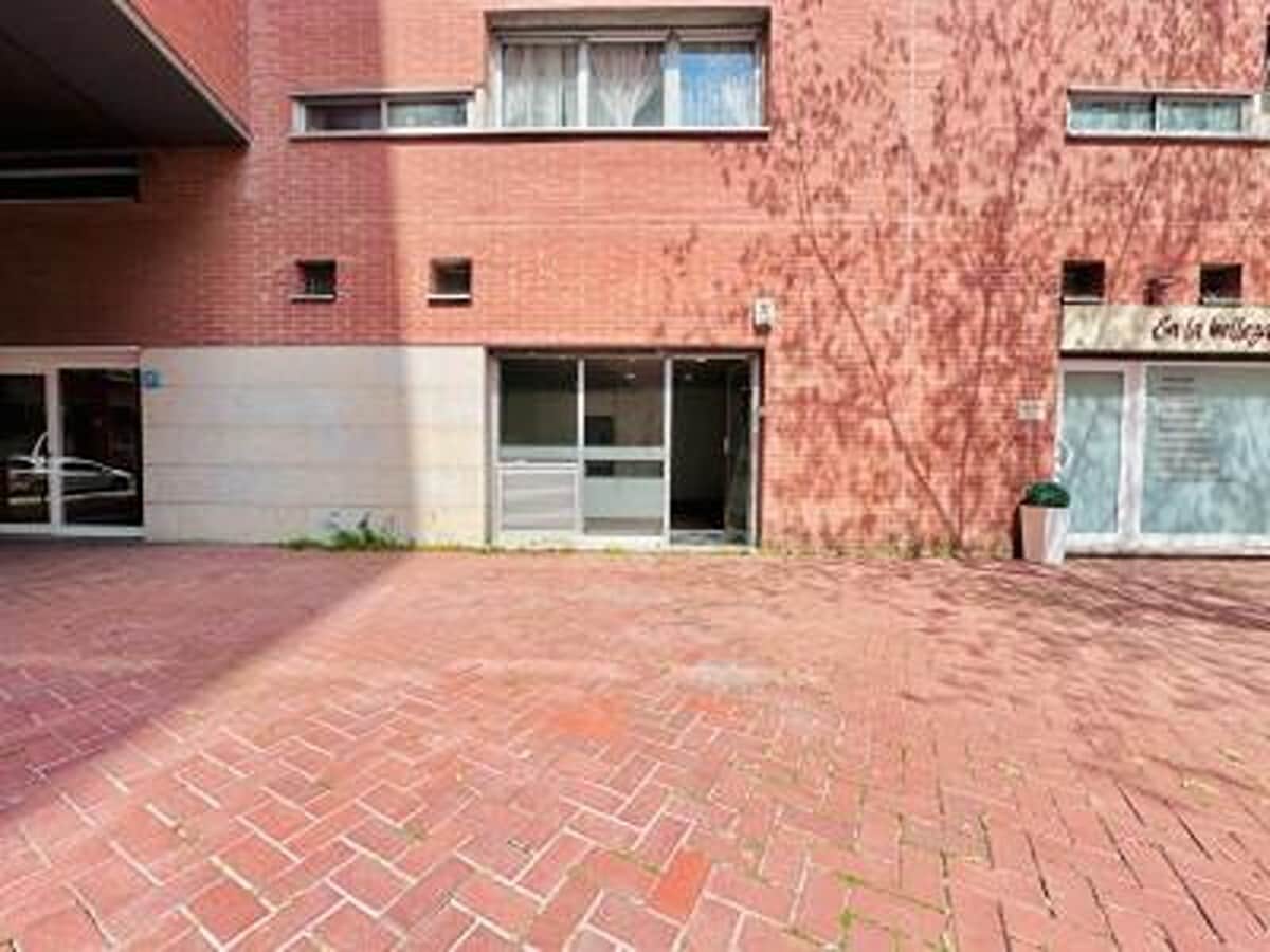 Local commercial dans Sabadell, Barcelona à louer Photo de l’immeuble– Image 1 sur 12