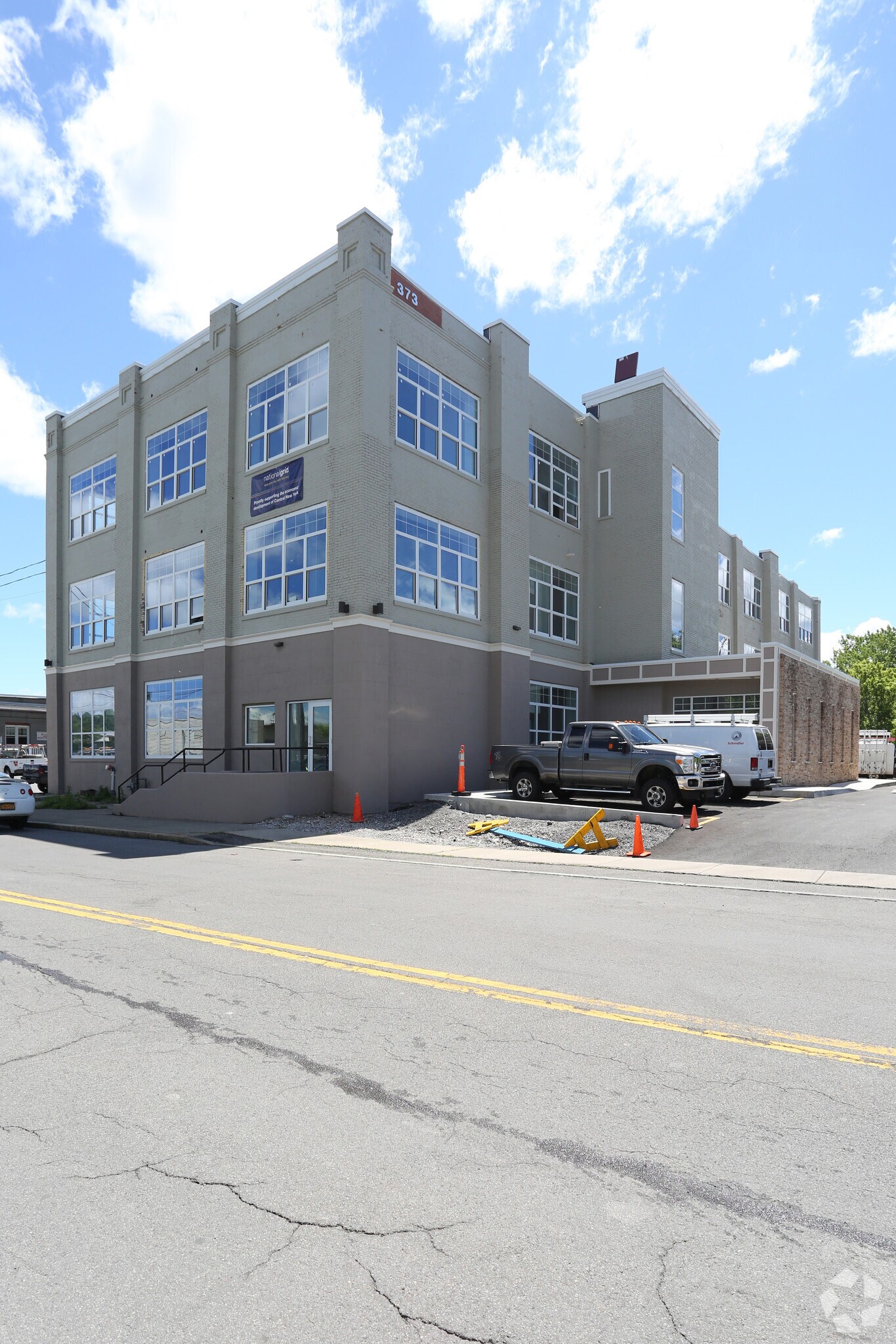 373 Spencer St, Syracuse, NY à louer Photo principale– Image 1 sur 4