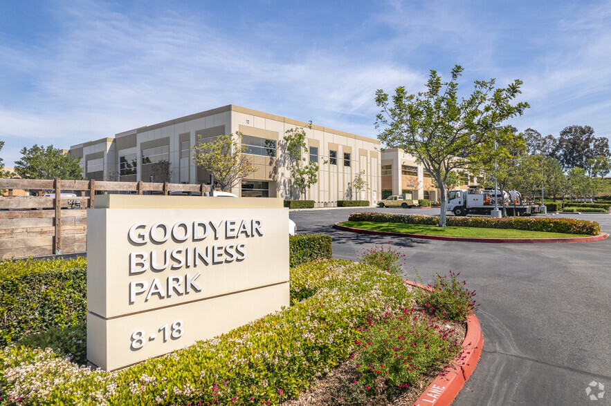 8 Goodyear, Irvine, CA à louer - Photo de l’immeuble – Image 3 sur 24