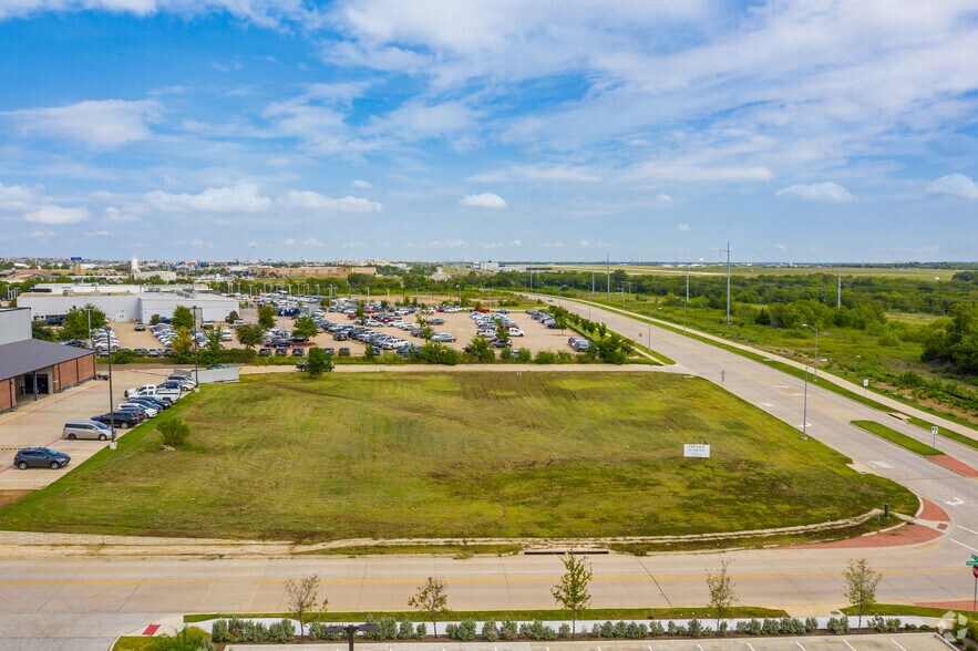 305 N Village Creek Pky, Burleson, TX à vendre - Aérien – Image 3 sur 11