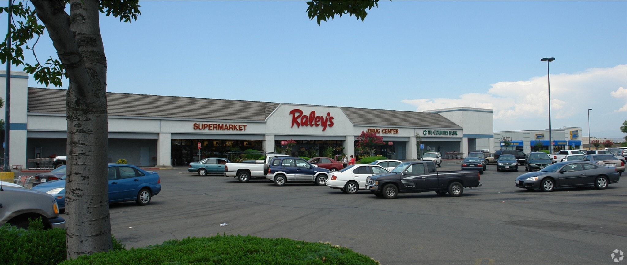 1025 S Main St, Red Bluff, CA à louer Photo principale– Image 1 sur 11