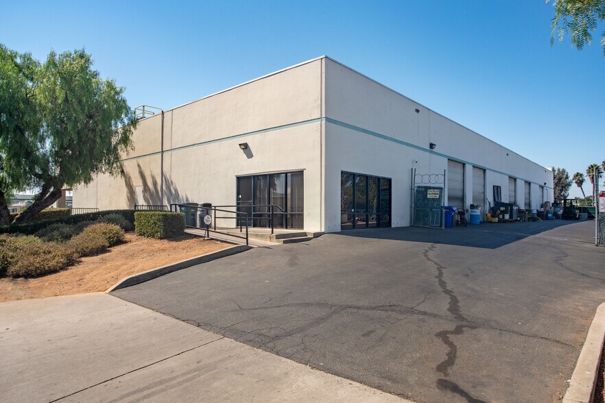 1377 Armorlite Dr, San Marcos, CA à vendre - Photo de l’immeuble – Image 3 sur 6