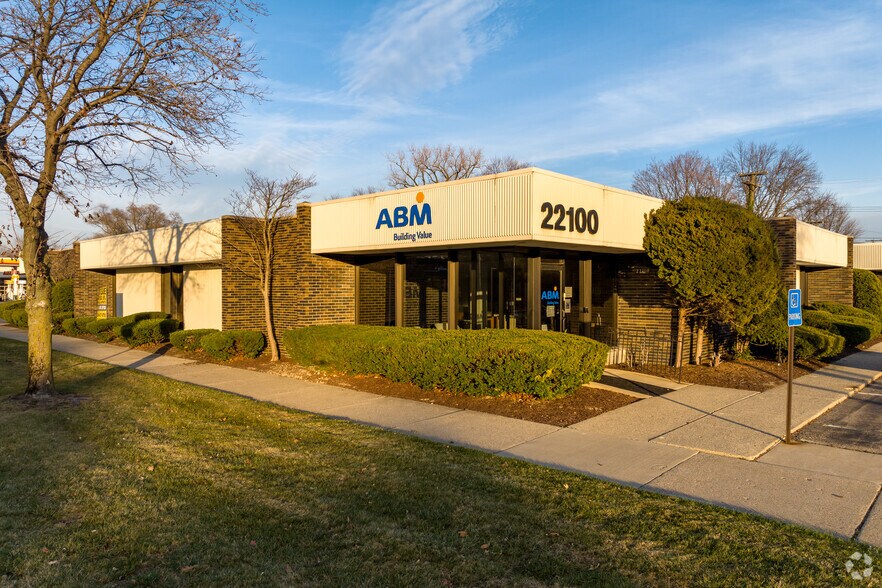 22100 Greater Mack Ave, Saint Clair Shores, MI à vendre - Photo de l’immeuble – Image 1 sur 14