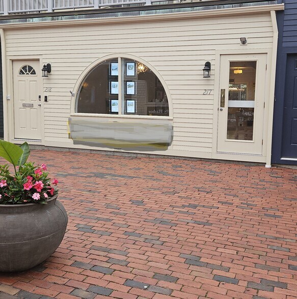 201-230 Goddard Row, Newport, RI à vendre - Photo de l’immeuble – Image 1 sur 24