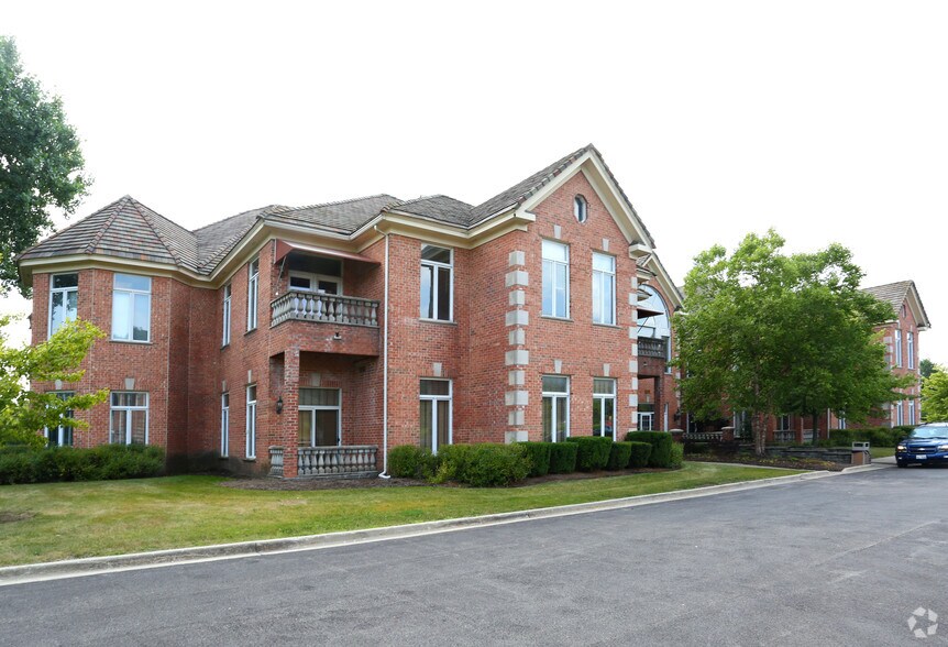 501 N Riverside Dr, Gurnee, IL à louer - Photo de l’immeuble – Image 3 sur 6