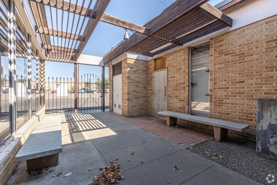 421 E Chestnut Ave, Yakima, WA à louer - Photo de l’immeuble – Image 3 sur 7