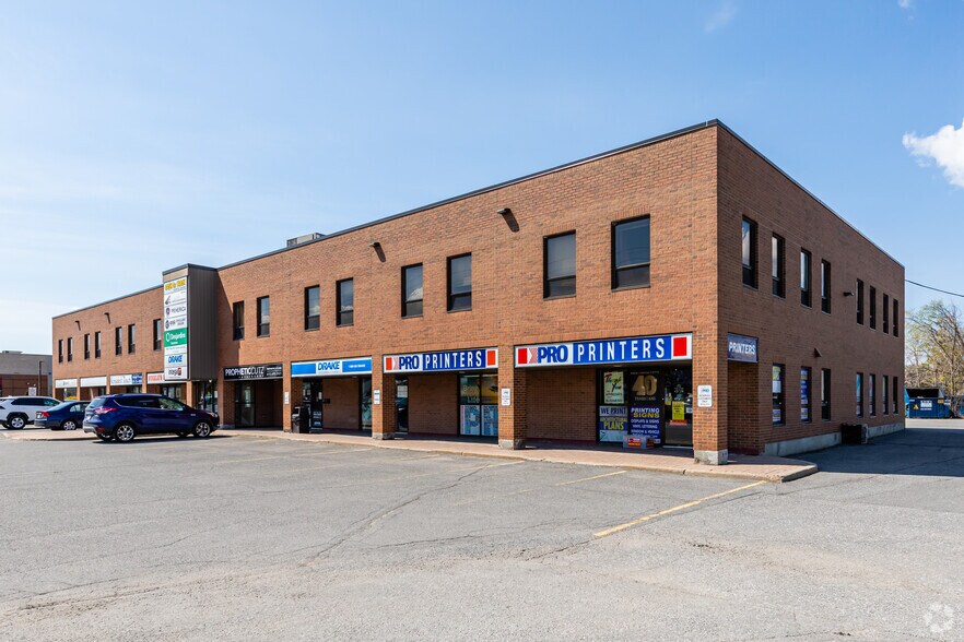 1900 Merivale Rd, Ottawa, ON à louer - Photo de l’immeuble – Image 3 sur 4