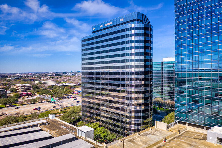 10375 Richmond Ave, Houston, TX à louer - Photo principale – Image 1 sur 15