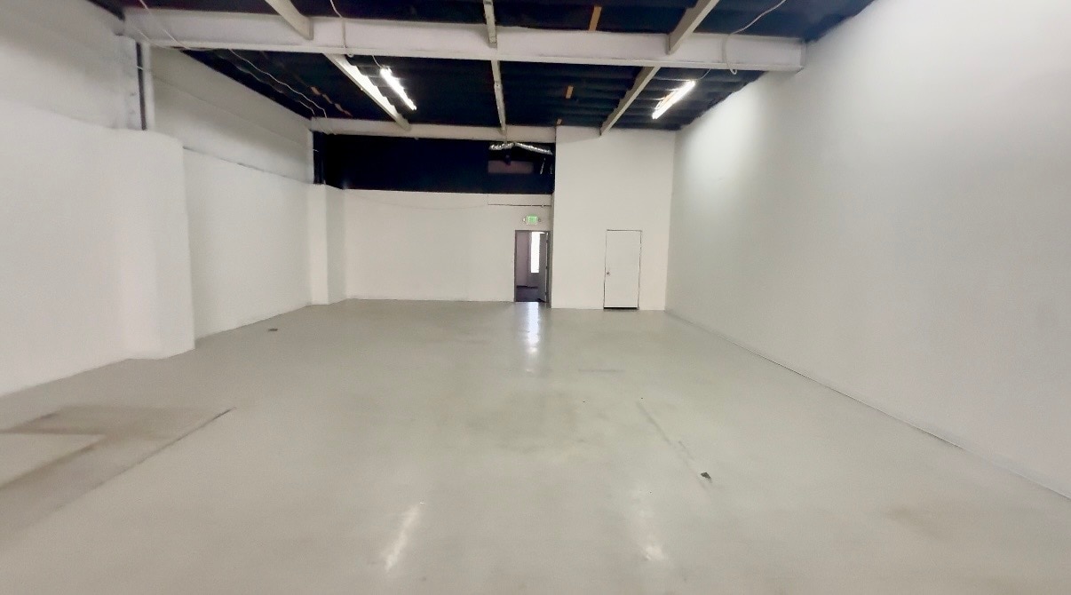 8033 Remmet Ave, Canoga Park, CA à louer Photo intérieure– Image 1 sur 5