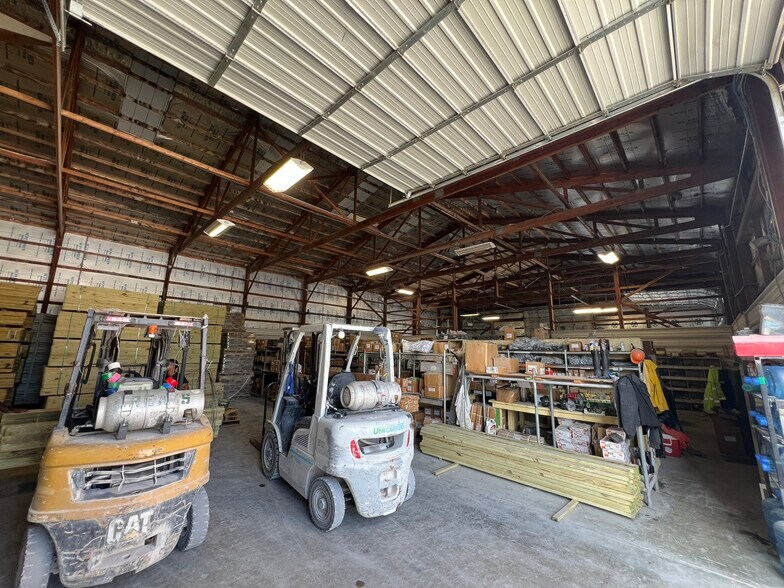 207 W Apple Blossom Ave, Lowell, AR à louer - Photo intérieure – Image 2 sur 7