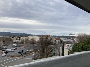 1200 Mt Diablo Blvd, Walnut Creek, CA à louer Aérien– Image 2 sur 3