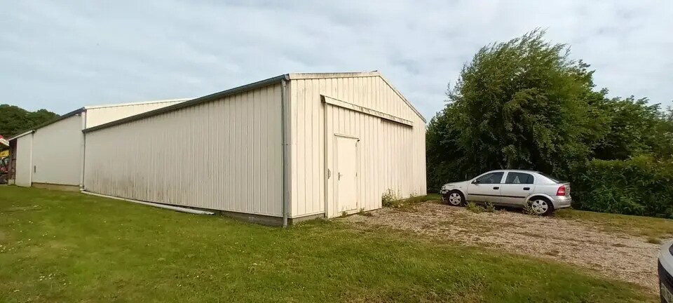 Local d'activités dans Saint-Léonard à vendre - Photo de l’immeuble – Image 1 sur 2