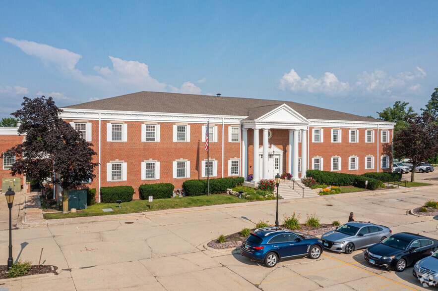 4350 DiPaolo Ctr, Glenview, IL à louer - Photo de l’immeuble – Image 3 sur 9