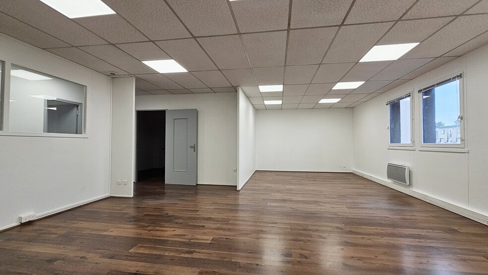 10 Avenue Du Général De Gaulle, Pontault-Combault à louer - Photo de l’immeuble – Image 2 sur 12