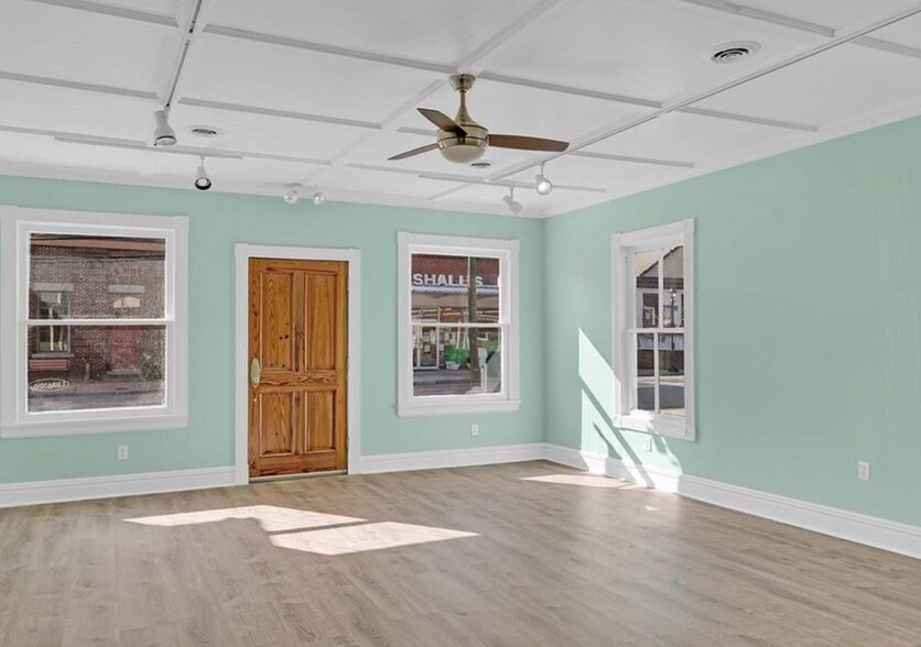 55 Cross St, Urbanna, VA à vendre - Photo intérieure – Image 2 sur 26