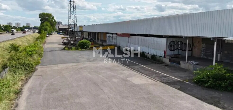 Local d'activités dans Villefranche-sur-Saône à vendre - Photo de l’immeuble – Image 1 sur 2