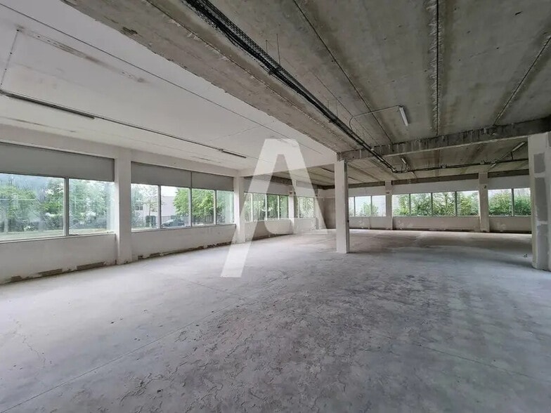 12 Avenue Des Tropiques, Les Ulis à louer - Photo de l’immeuble – Image 3 sur 7
