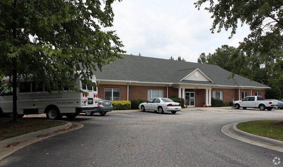 101 Arbor Creek Dr, Holly Springs, NC à vendre - Photo de l’immeuble – Image 2 sur 2