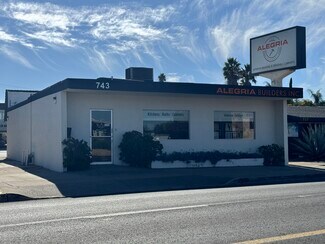 Plus de détails pour 743 E Valley Pky, Escondido, CA - Local commercial à louer