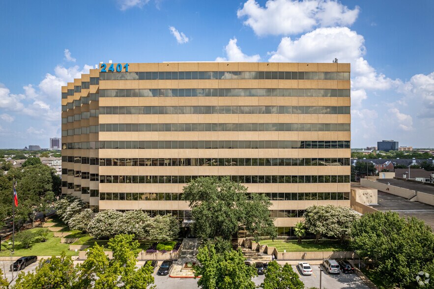 2401 Fountain View Dr, Houston, TX à louer - Photo de l’immeuble – Image 3 sur 28