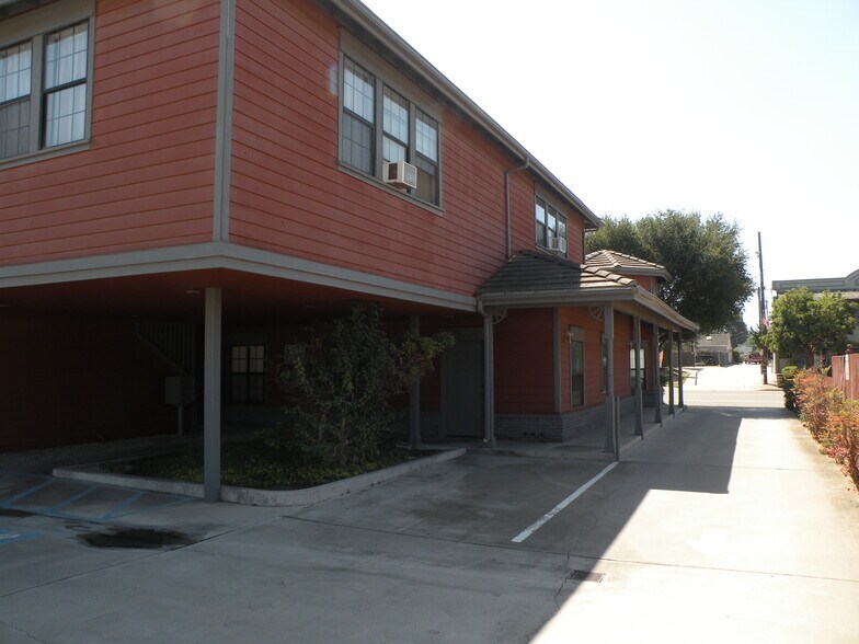 235 E Clark Ave, Orcutt, CA à louer - Photo de l’immeuble – Image 3 sur 17