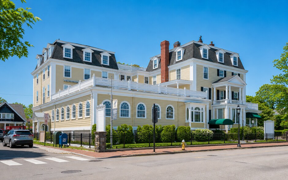 38 Bellevue Ave, Newport, RI à louer - Photo de l’immeuble – Image 2 sur 10
