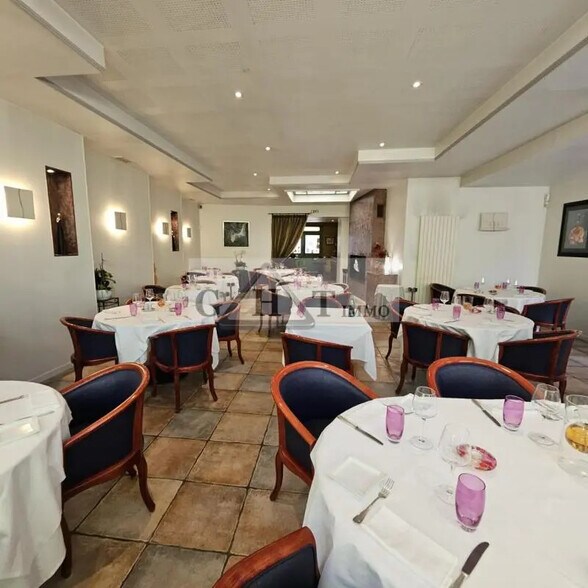 Local commercial dans Ozoir-la-Ferrière à vendre - Photo de l’immeuble – Image 2 sur 7