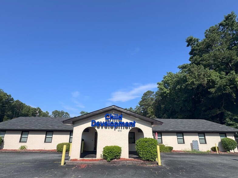 6755 Old National Hwy, Atlanta, GA à vendre - Photo de l’immeuble – Image 1 sur 17