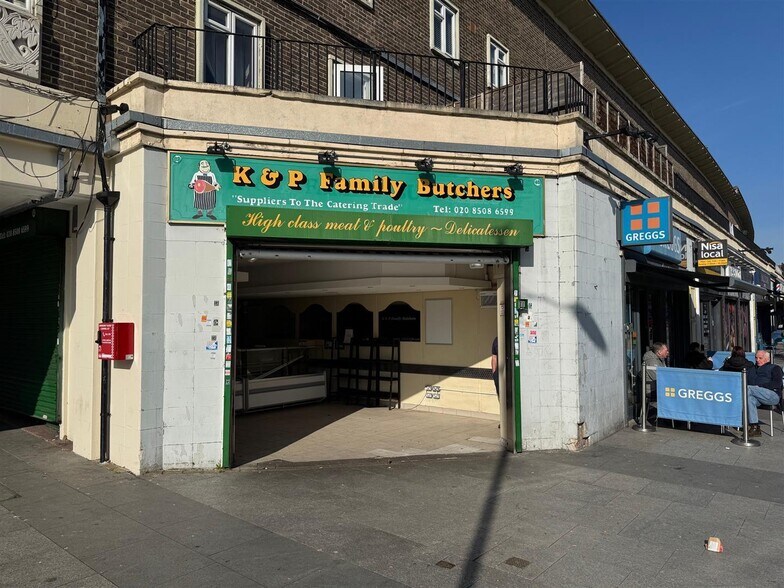 43-49 The Broadway, Loughton à louer - Photo de l’immeuble – Image 1 sur 7