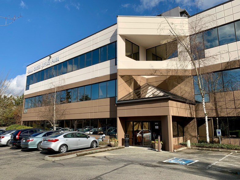 6912 220th St SW, Mountlake Terrace, WA à louer - Photo de l’immeuble – Image 1 sur 13