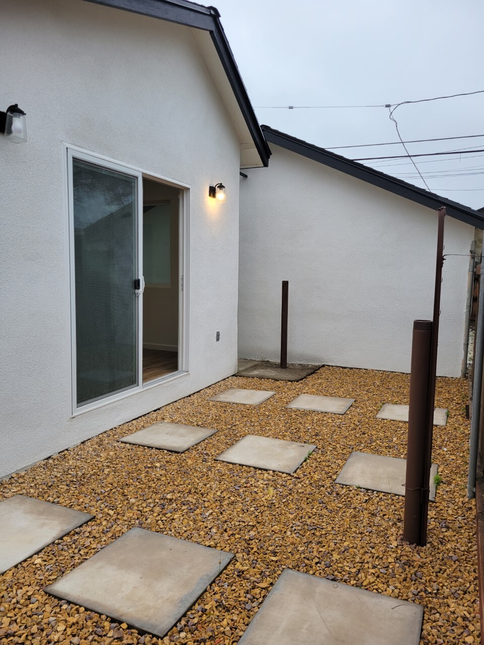 323 E San Joaquin Ave, Tulare, CA à louer Photo de l’immeuble– Image 1 sur 12