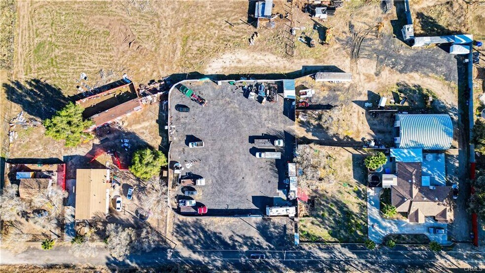 42150 Margoni Way, Hemet, CA à vendre - Photo de l’immeuble – Image 2 sur 20