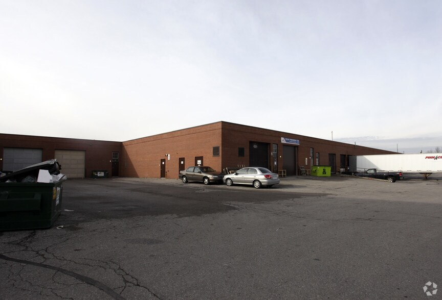 124 Connie Cres, Concord, ON à louer - Photo de l’immeuble – Image 2 sur 3