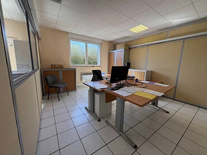 Local d’activités dans Chevrières à louer - Photo de l’immeuble – Image 3 sur 11