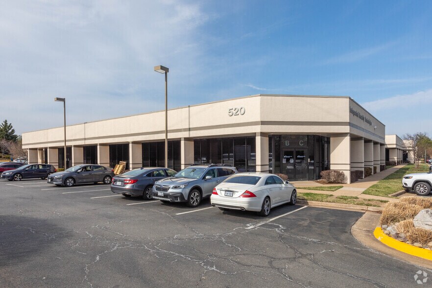 520 Herndon Pky, Herndon, VA à louer - Photo de l’immeuble – Image 1 sur 5