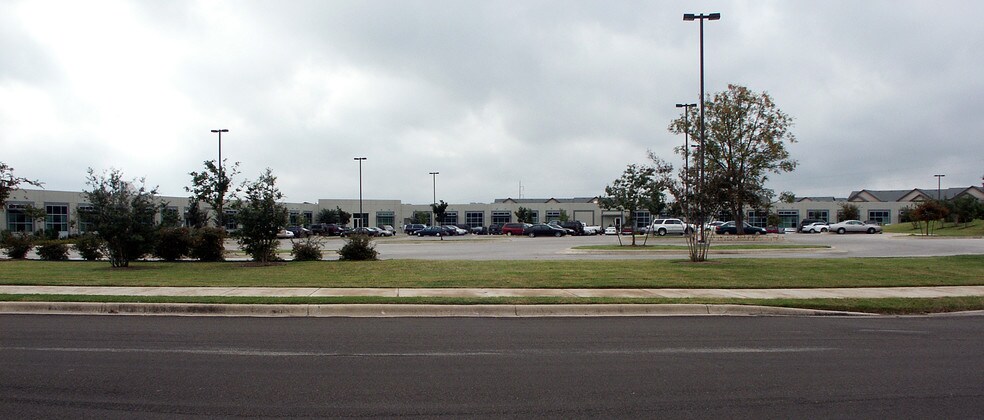 12708 Riata Vista Cir, Austin, TX à louer - Photo de l’immeuble – Image 3 sur 17
