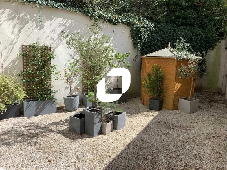 16 Rue Rottembourg, Paris à louer - Photo de l’immeuble – Image 3 sur 18