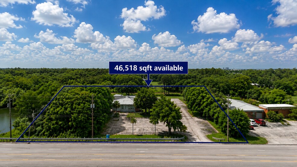 8425 Highway 6, Hitchcock, TX à vendre - Photo de l’immeuble – Image 2 sur 8