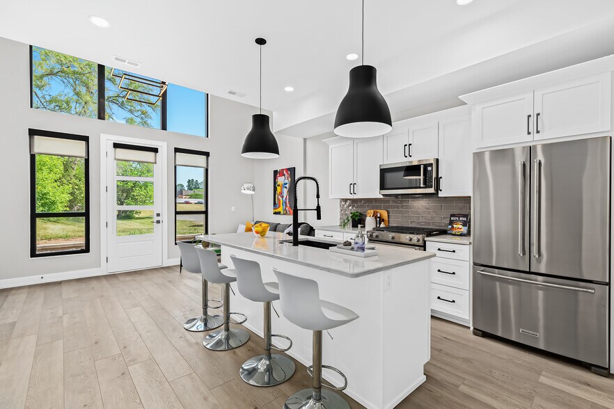 460 W Tienken Rd, Rochester Hills, MI à vendre - Photo intérieure – Image 2 sur 24