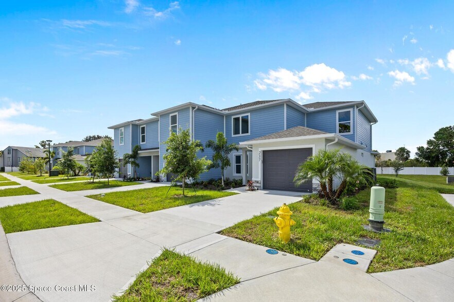 207 HIDDEN WOODS PL, Melbourne, FL à vendre - Photo de l’immeuble – Image 2 sur 31