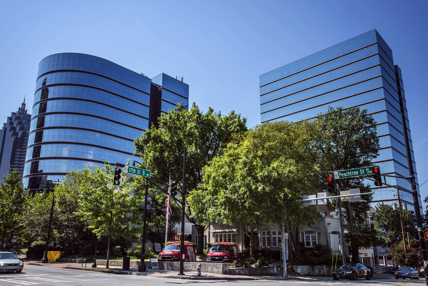 1360 Peachtree St NE, Atlanta, GA à louer - Photo de l’immeuble – Image 3 sur 10