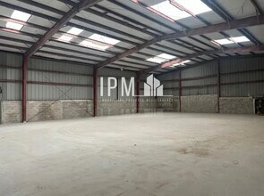 Local d'activités dans Aubagne à vendre Photo intérieure– Image 1 sur 9