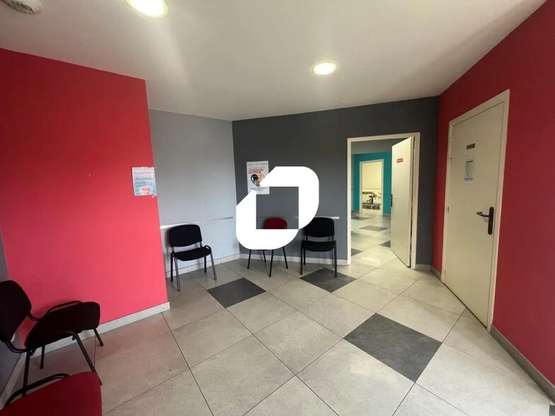 Bureau dans Râches à vendre - Photo de l’immeuble – Image 1 sur 21