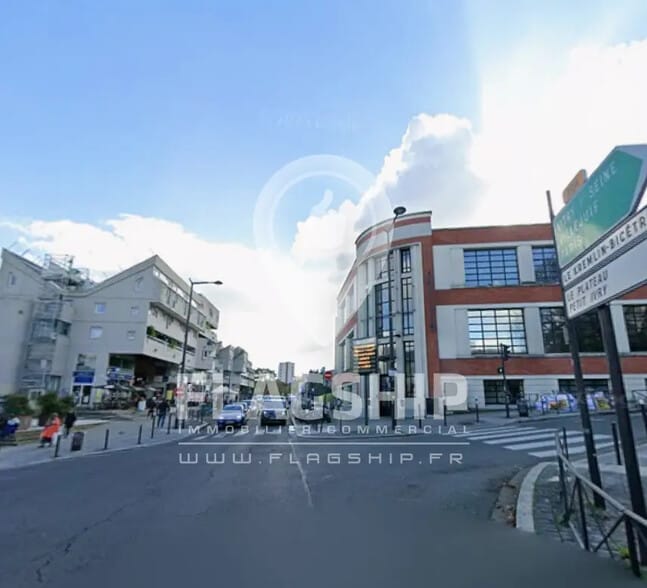 Local commercial dans Ivry-sur-Seine à louer - Photo de l’immeuble – Image 1 sur 3