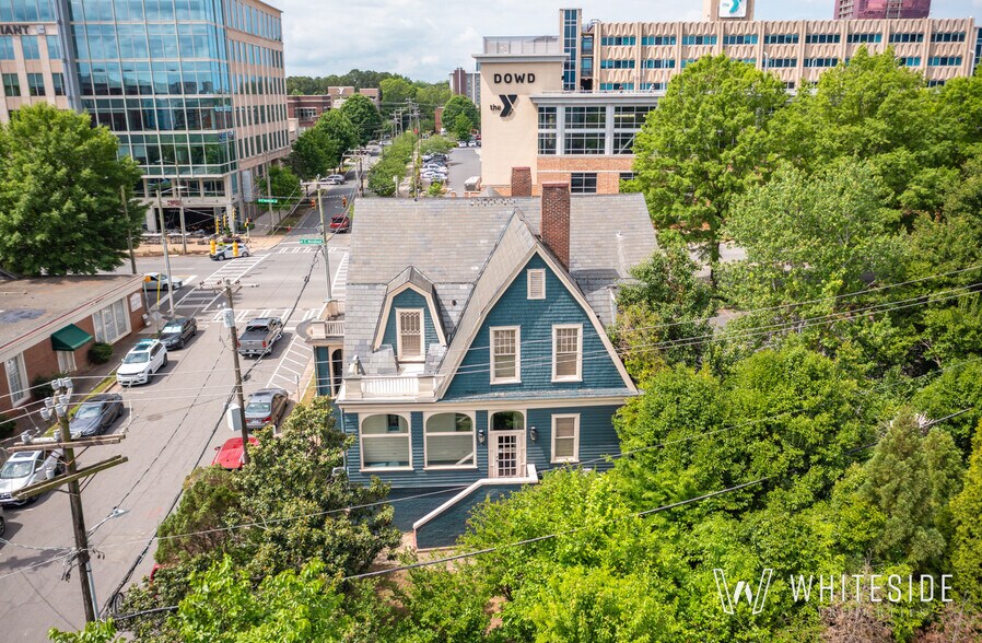 435 E Morehead St, Charlotte, NC à vendre - Photo de l’immeuble – Image 2 sur 4