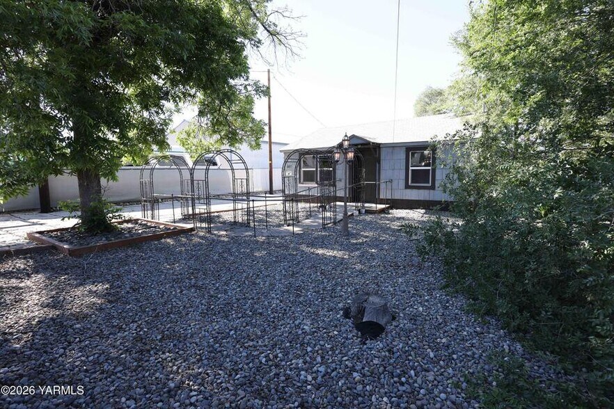 2107 E Mead Ave, Yakima, WA à vendre - Photo de l’immeuble – Image 2 sur 33