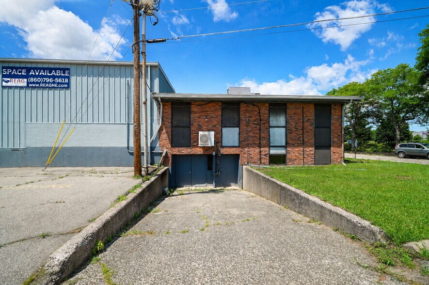 481 Sullivan Ave, South Windsor, CT à louer - Photo de l’immeuble – Image 3 sur 20