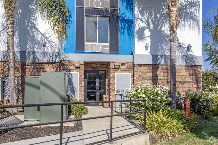 W Kathryn Ave, Fresno, CA à vendre - Photo de l’immeuble – Image 3 sur 21